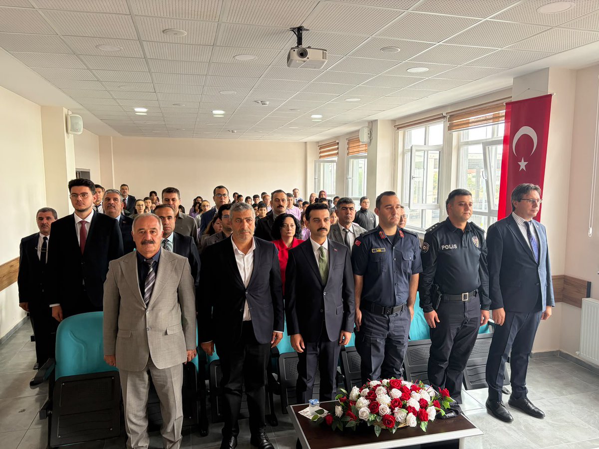 tcsultandagi's tweet photo. Kaymakamımız Muhammet ÇINARKA 2026-2027 Eğitim Öğretim Yılı İlköğretim Haftası münasebetiyle düzenlenen kutlama programına katıldı. https://t.co/BEGMHQ6kEP