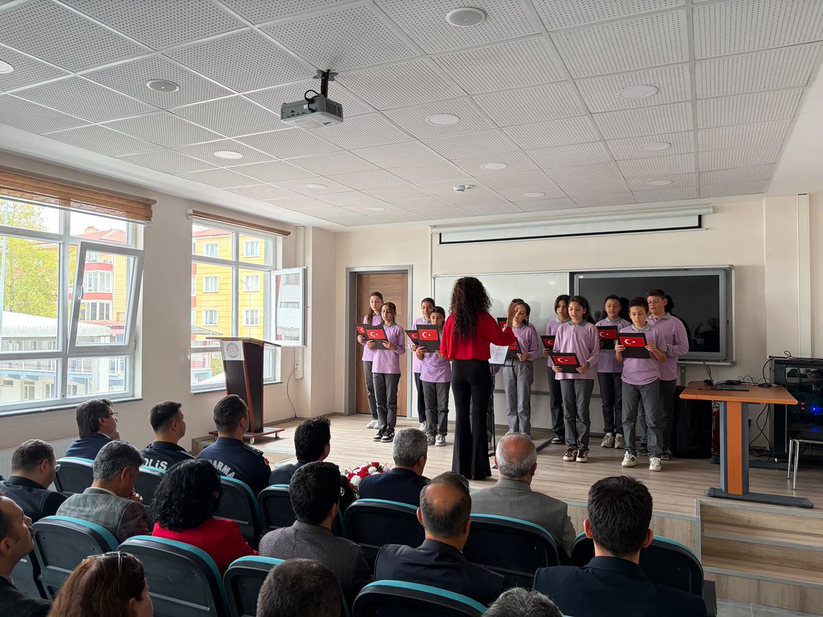 tcsultandagi's tweet photo. Kaymakamımız Muhammet ÇINARKA 2026-2027 Eğitim Öğretim Yılı İlköğretim Haftası münasebetiyle düzenlenen kutlama programına katıldı. https://t.co/BEGMHQ6kEP