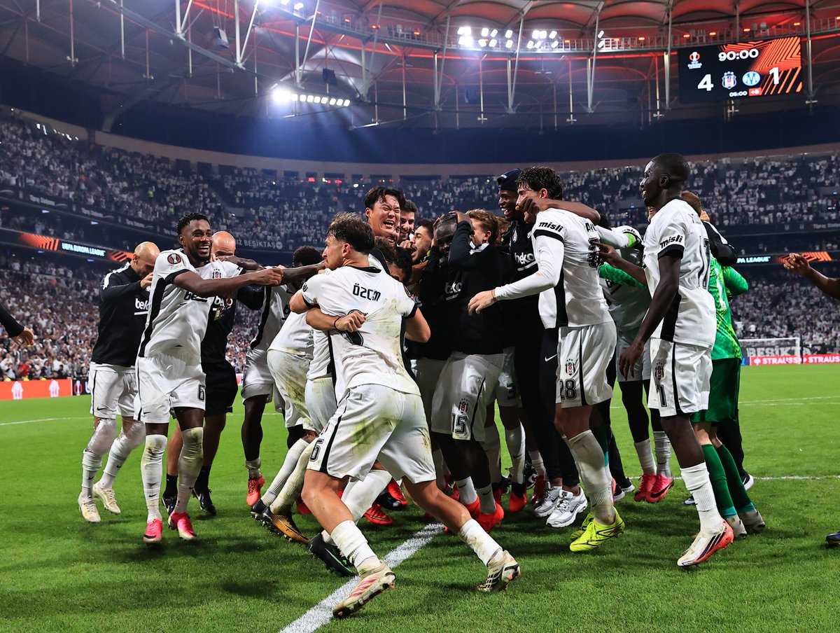 Besiktas's tweet photo. Yine ortalık karıştı. 😬 https://t.co/N7dlij8zhk