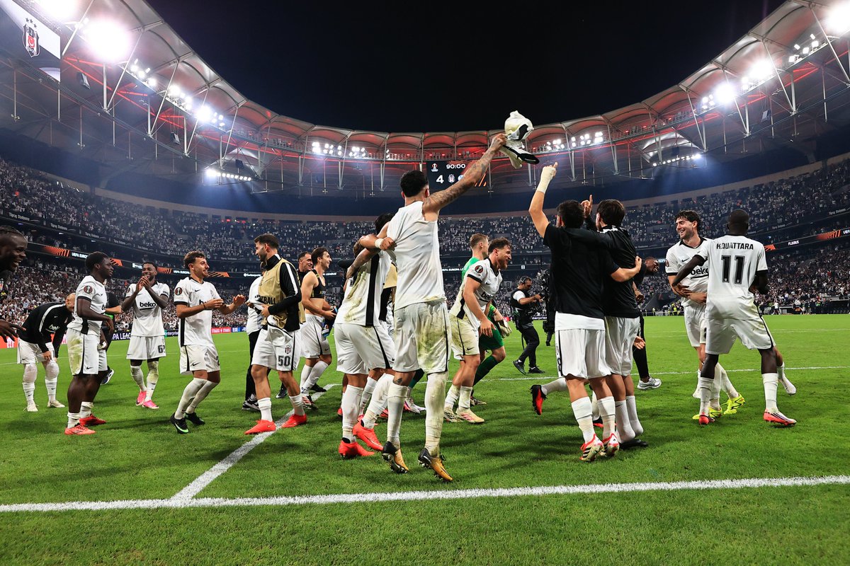 Besiktas's tweet photo. Yine ortalık karıştı. 😬 https://t.co/N7dlij8zhk