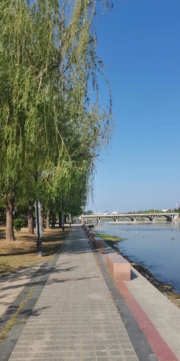 loKE3vO0zjFHXQS's tweet photo. [Come join our Photography Club’s beginner-friendly outdoor shoot this Sat 9AM at Riverside Park! Snap cool shots, swap tips, and score free small prints. DM to sign up—spots fill fast!] https://t.co/gdkbb6G7Fu