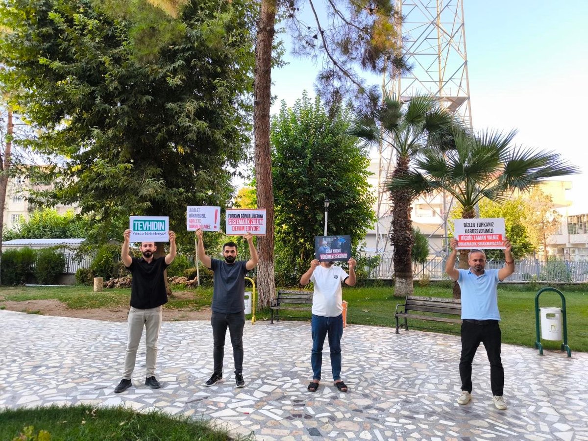 fhengellenemezz's tweet photo. ÖZGÜRLÜK İSTİYOR, ADALET BEKLİYORUZ! 

Furkan Hareketi mensupları, Adana’nın dört bir tarafında Alparslan Hocamız, Semra Kuytul Hocahanım ve diğer kardeşlerimizin özgürlüğü için mücadeleye devam ediyor. 

📍 Manisa 
📍Mardin/Nusaybin 

FurkanGönüllülerine Ozgürlük
AlparslanHocaya Ozgürlük 
SemraHocaya Ozgürlük