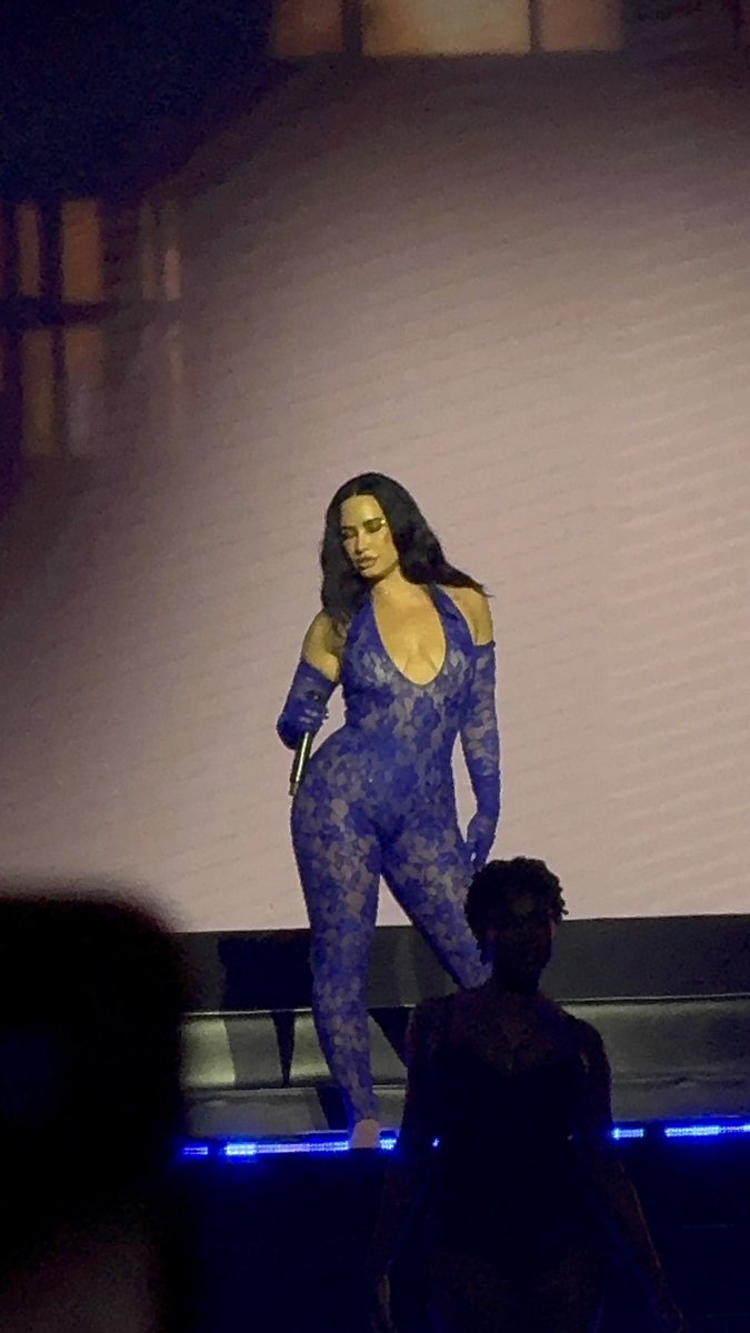 romanafl's tweet photo. Obrigada @ddlovato, por esse show e por me ajudar nos meus momentos mais difíceis com suas músicas. É sempre incrível te ver de perto e cantar junto 🤍
#ItsNotThatDeepTourSP https://t.co/kmrDyq3cJv