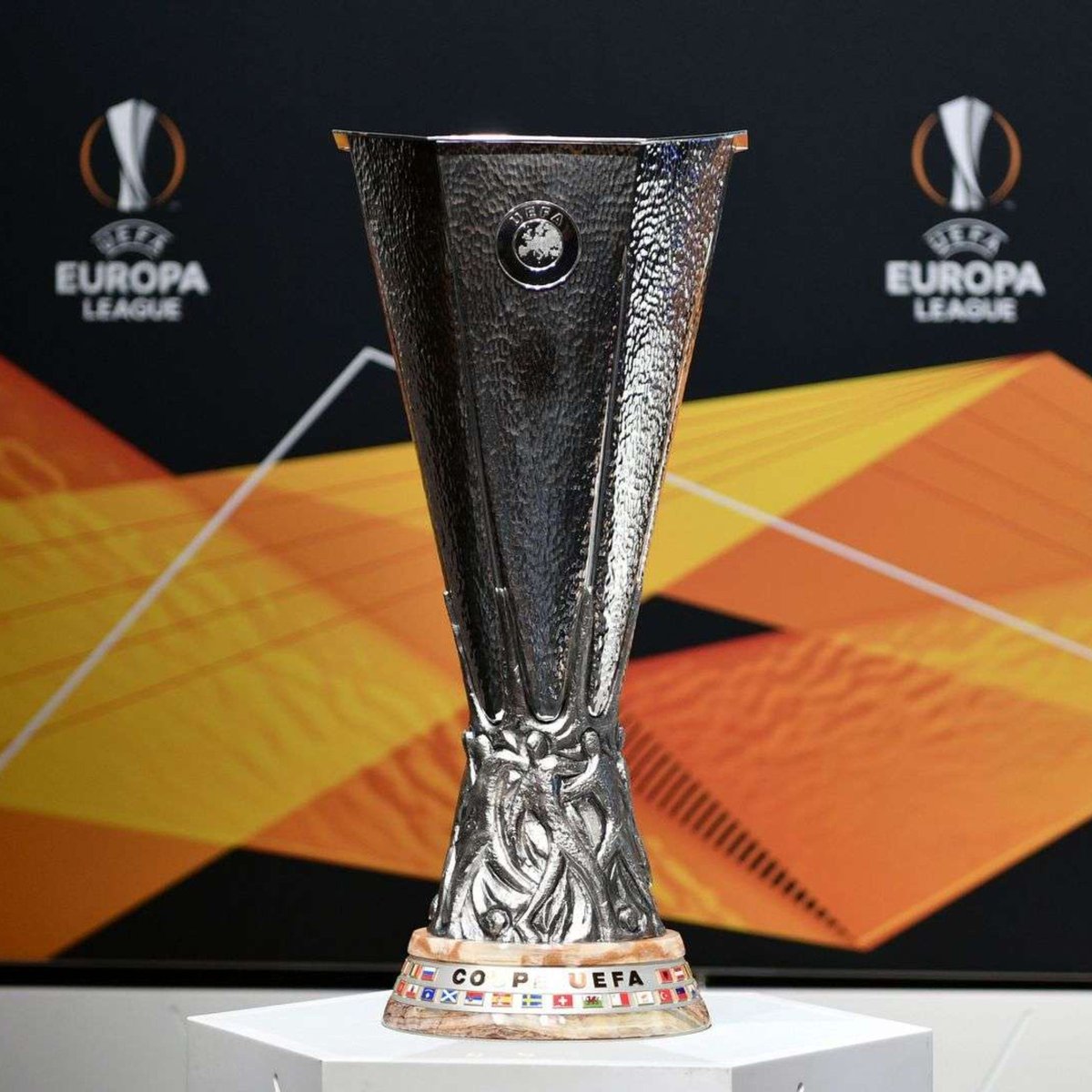 Goal_Gossip1's tweet photo. 🚨🇷🇸 Dusan Vlahovic: “Winning the UEFA Cup would be the highlight of my Besiktas career. 

I want that trophy and it will come to Istanbul.” https://t.co/olzQhZoI8L