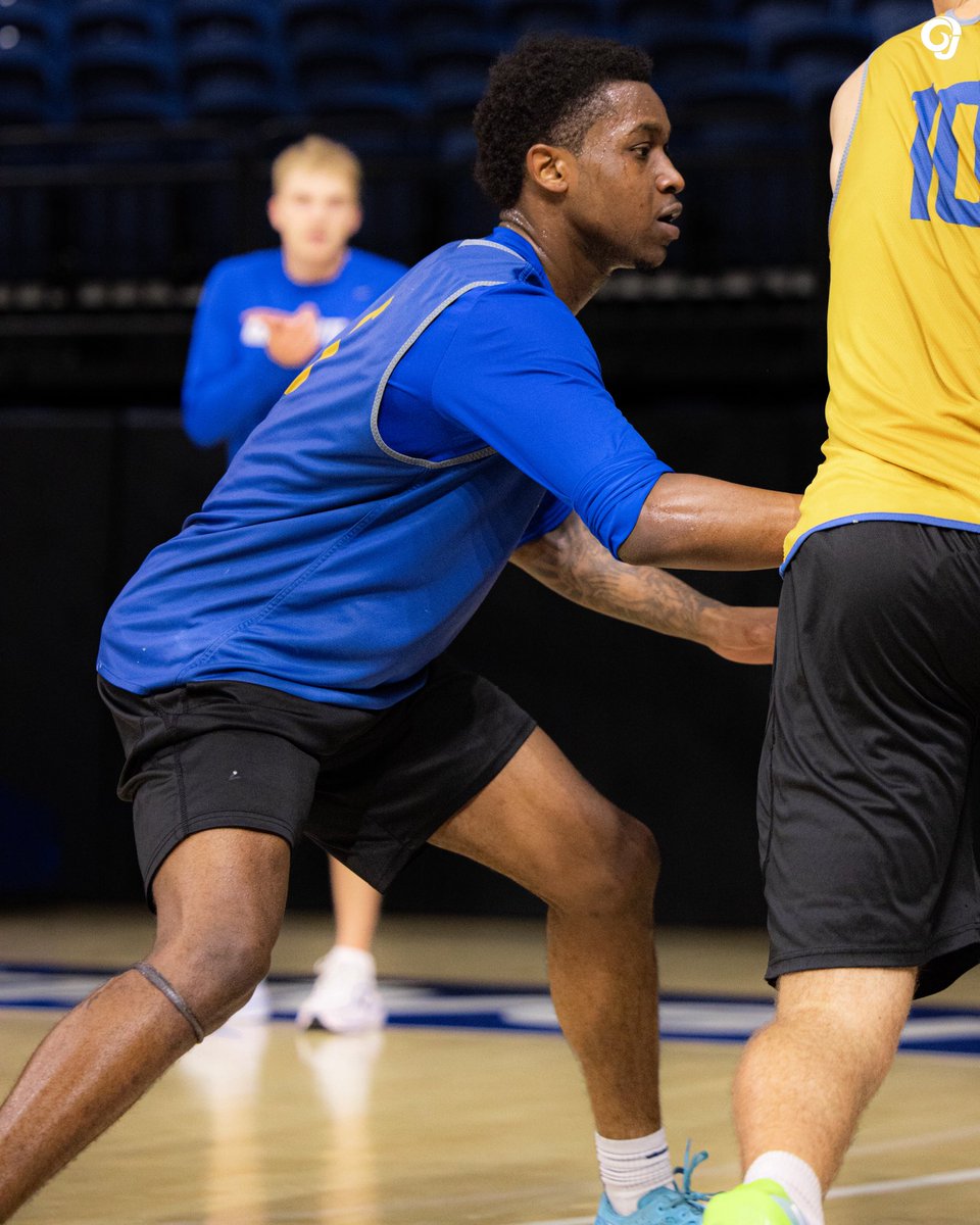 AngeloStateMBB's tweet photo. In The Office 📈

#RamHoops #RamEm https://t.co/UhSnX4rsw6