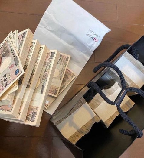 Hamlinsqwb's tweet photo. 1ヶ月の生活費として、いくら必要ですか？

① 50万円
② 100万円
③ 200万円
④ 300万円
返信かDMで、率直な意見を聞かせてください🫶🏻
皆さんの答えを知りたいです！ https://t.co/MGYDqTBRSE