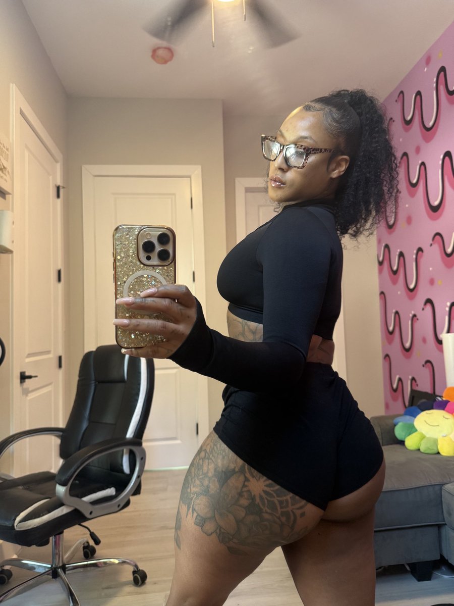 twerkssumm's tweet photo. Shorts passed the stress test https://t.co/oW7I6XIJke