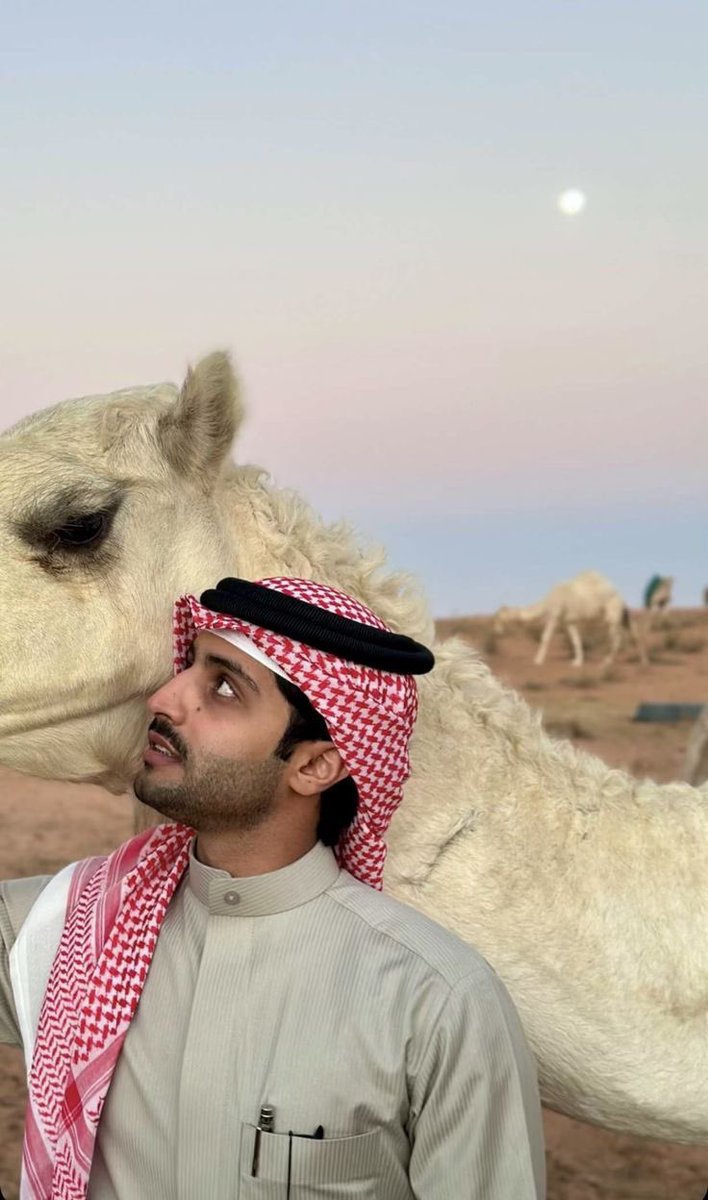 y000_00's tweet photo. اللهم ف يوم الجمعة ارزقه راحة البال، وسعة الرزق، والتوفيق ف كل أمر، وافتح له أبواب الخير والنجاح، وحقق له أمنياته، واجعل القادم من حياته أجمل وأطيب 🤍🍃.
#منصور_ال_زايد https://t.co/RWbLlGHAu2
