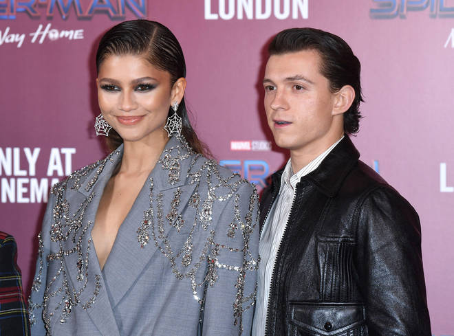 DiscussingUsa's tweet photo. Zendaya is pregnant with her first child with Tom Holland.

(Source: @TMZ) https://t.co/qRjrTwNyyP