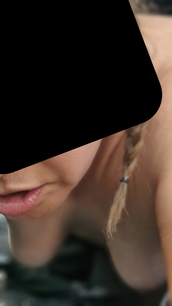 fersingleman's tweet photo. Hotwife de 47 años busca singles para encuentros entre semana, dentro de su oficina. Quién se anima? https://t.co/bVKlFxgeCH