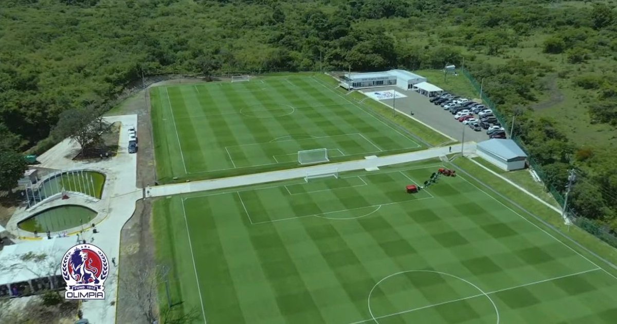 chacofunesjr's tweet photo. Las canchas del CAR del Olimpia están como mínimo en el Top 5 de Centroamérica. Es un complejo fenomenal con gimnasio, 3 campos de juego, sala de conferencias, vestuarios, sala de video, sala de hidroterapia, oficinas para el DT y administrativas. Ha albergado torneos de Selecciones de CONCACAF en categoría Sub-19. Próximamente tendrá dos canchas más y una piscina olímpica.

Muchas veces se dicen cosas desde la ignorancia.