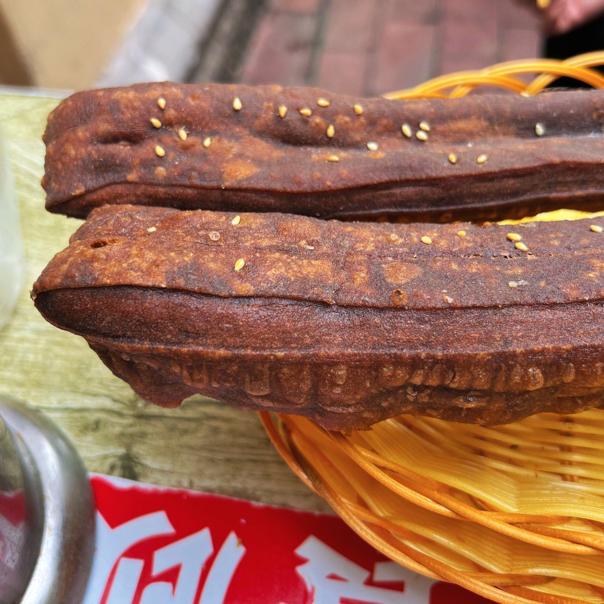 FrancesAlthja's tweet photo. Churros crujientes con azúcar, el snack caliente que alegra cualquier calle. ， https://t.co/IVqvYoo6TD