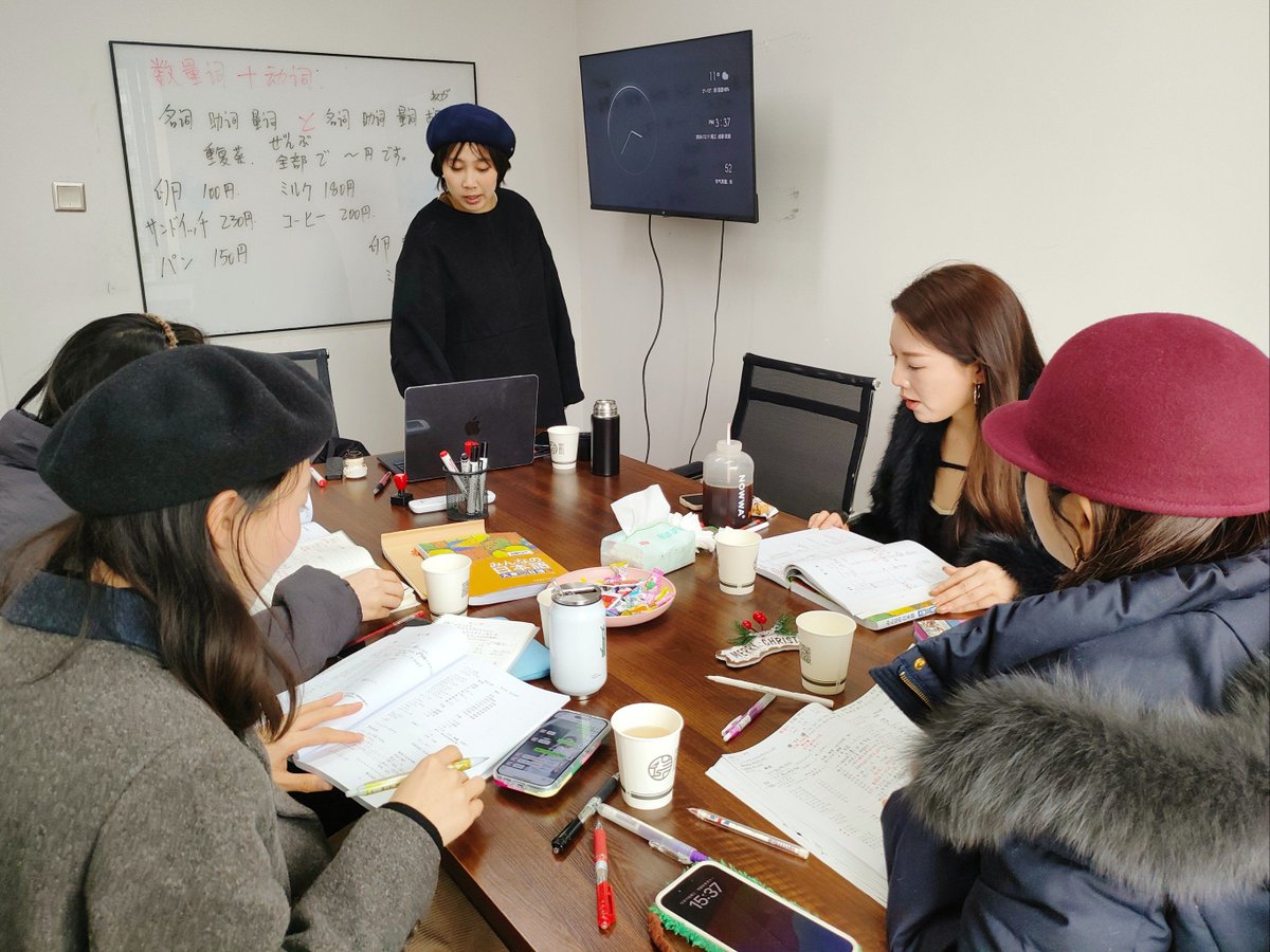 imseoji32265326's tweet photo. Our campus literary club's "Poetry Sharing Night" is tonight at 7 PM in the student center lounge! Come swap your favorite poems, meet fellow book lovers, and enjoy free hot cocoa—all are welcome! https://t.co/pJUlWmo2hy