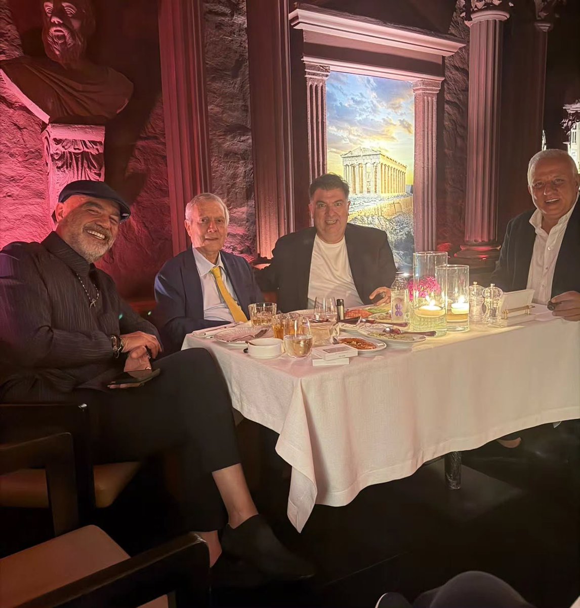 TekYolFener's tweet photo. Aziz Yıldırım ve Cihan Kamer, bugün akşam yemeğinde bir araya geldi. https://t.co/ONF0sz9XP8