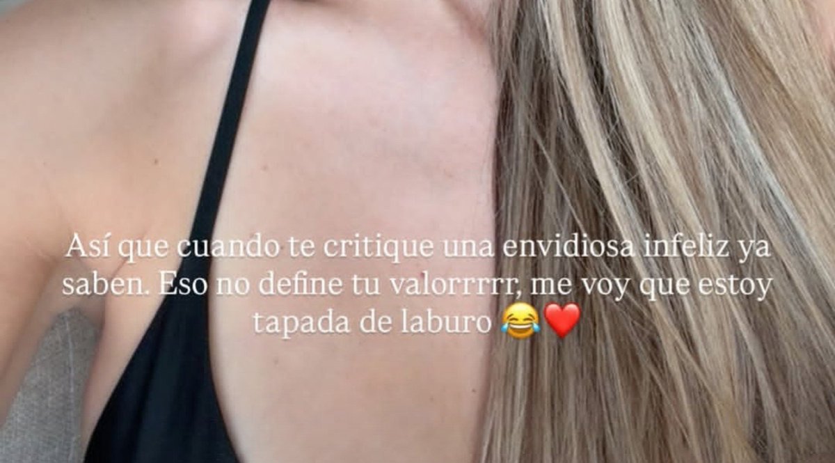 cuentadelgato's tweet photo. Se puso en evidencia sola la China Suárez, la verdad está vez estoy sorprendida...
...Le duele muchísimo estar totalmente acabada y desaparecida de medios. Ya nadie la convoca, no vende! Ni siquiera para quilombo mediático, dónde ella jamás acepto pertenecer! Y no, no fue por elección propia como nos quiere vender! 
La vigencia es algo que ella, (que trabajo "tanto" en los medios) , entiende que es mucho más importante que la fama "exprés"
Está DESAPARECIENDO....