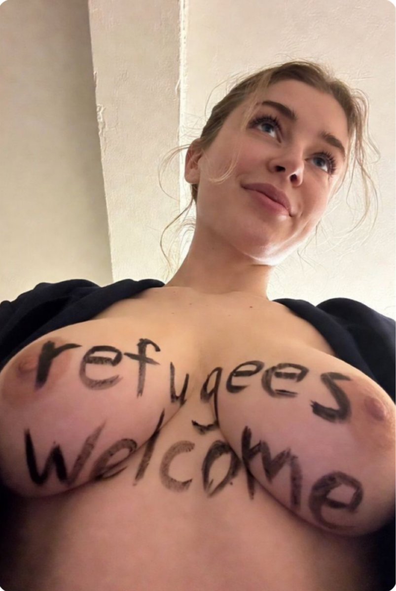 HAYLEYSMYTHBNWO's tweet photo. Genuinely Fuck the white race ✊🏿#bnwo #kaw #oblm #blacked #wbbd #wgbd #massimmigration #whitesareracist #norightsforwhites #antiwhite #antifa #blacked #fuckthewhiterace #supportmassmigration #bnwoeurope #nomorewhites #interacial #blackslivesmatter https://t.co/xud5oa8bKA