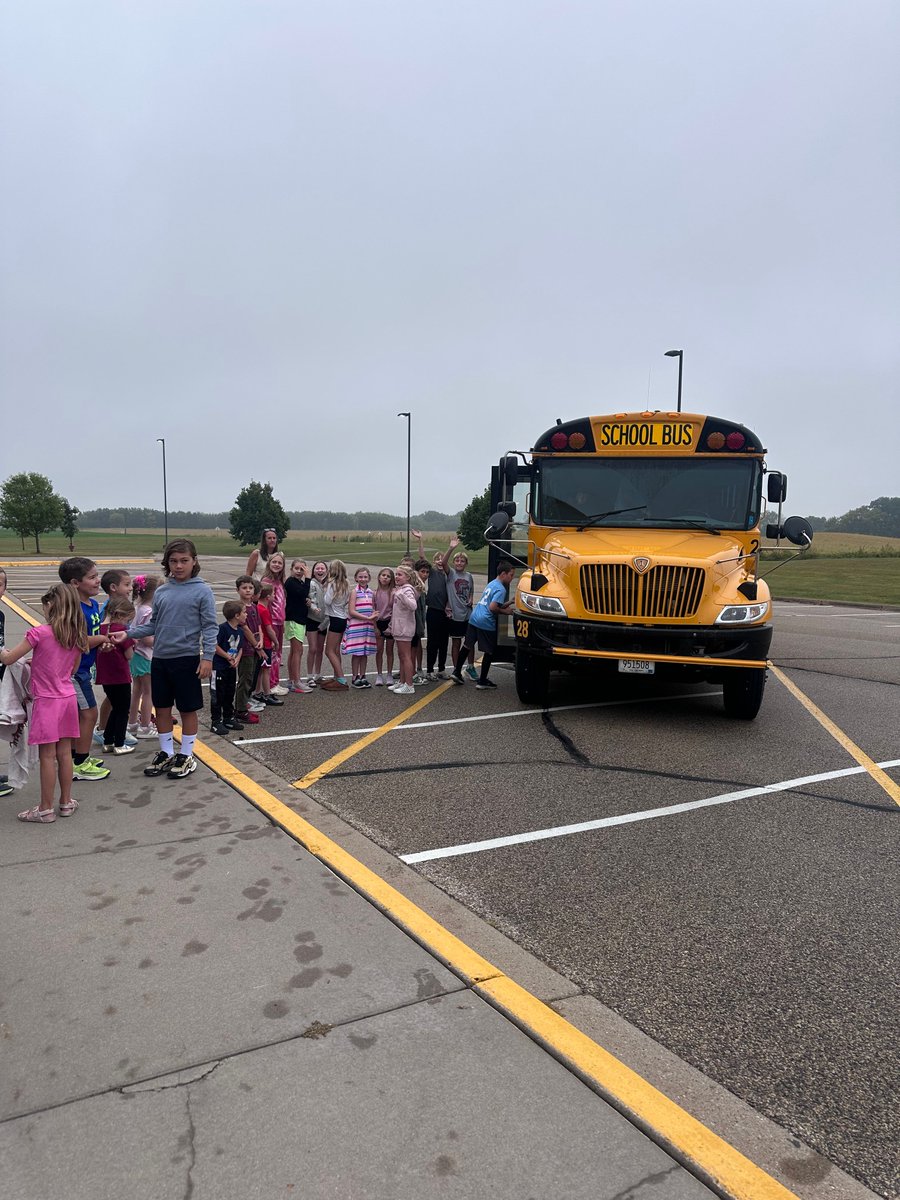 EagleView721's tweet photo. 🚌 Bus Safety at Eagle View! 🦅  This morning, our students participated in our annual bus safety and evacuation practice! It was a great opportunity for students to review important safety procedures and practice what to do in the event of an emergency.  #SafetyFirst https://t.co/nlNewHSbyM