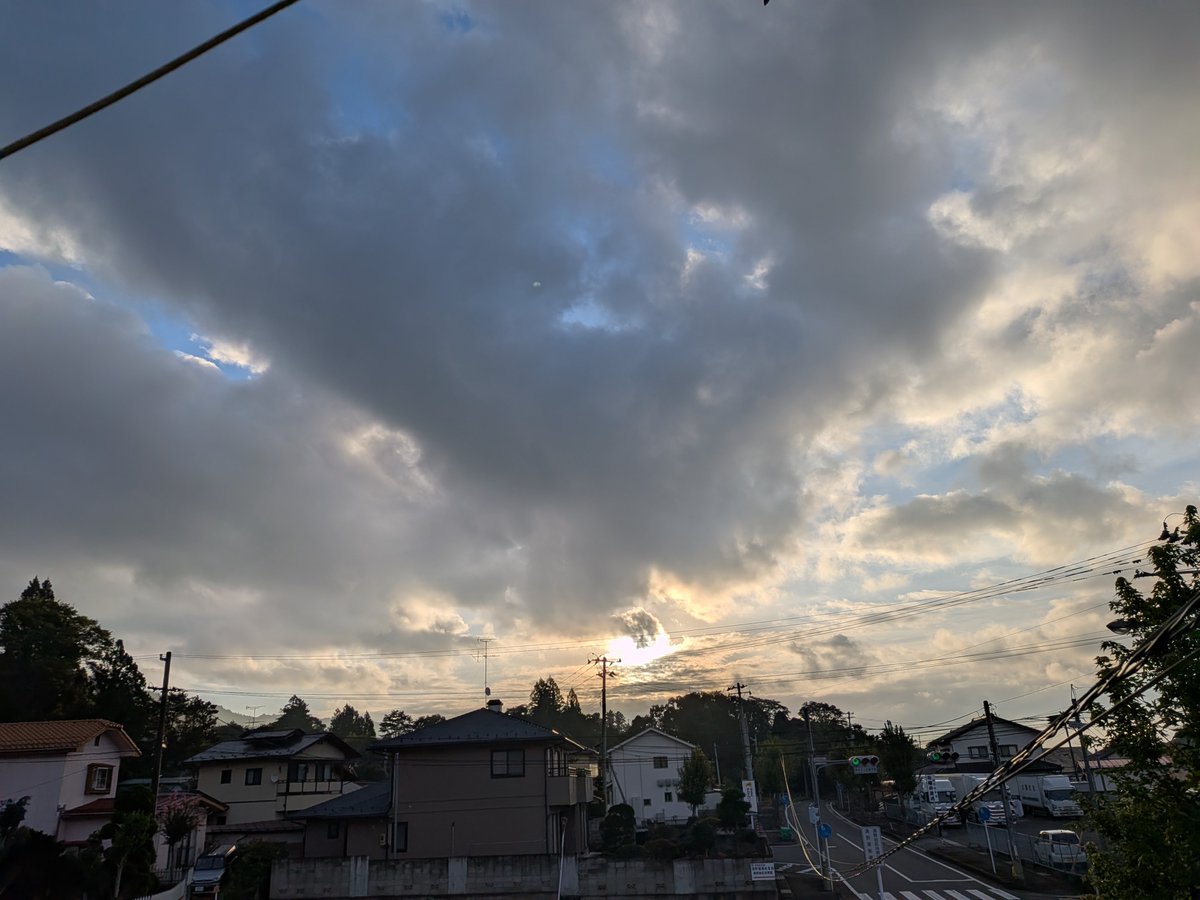 yasuog56's tweet photo. おはようございます🌞😀✨今日も良い天気ですねぇ〜🌄

#日の出撮影 https://t.co/dUQe5pjBe0