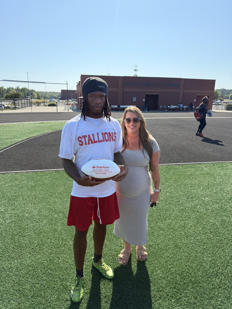 HavenMiller10's tweet photo. #HMSF Week 3️⃣ #PlayeroftheGame
🚨@ QUAN BRICE🚨from @FootballSPHS — Way to set the standard🐎💨 #effort #toughness #provethemwrong #consistent 🤍#stallionsfootball #stallionstrong #stampede #HUNT @SPHSstallions @southpointeFBSC #northsouth @FootballSPHS https://t.co/ktx0y7XI5P
