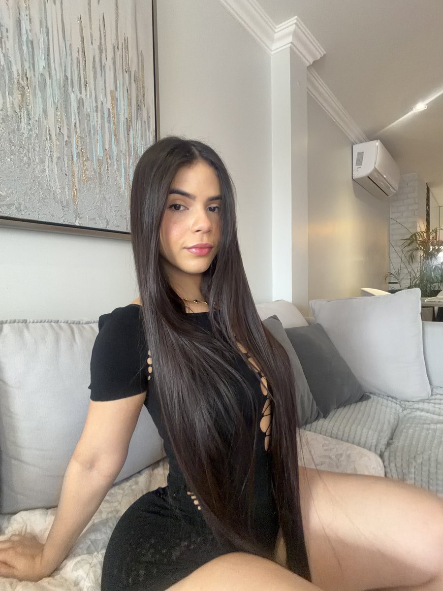 Melanyofx's tweet photo. 1 or 2? 🤭 https://t.co/VV878NMTRc