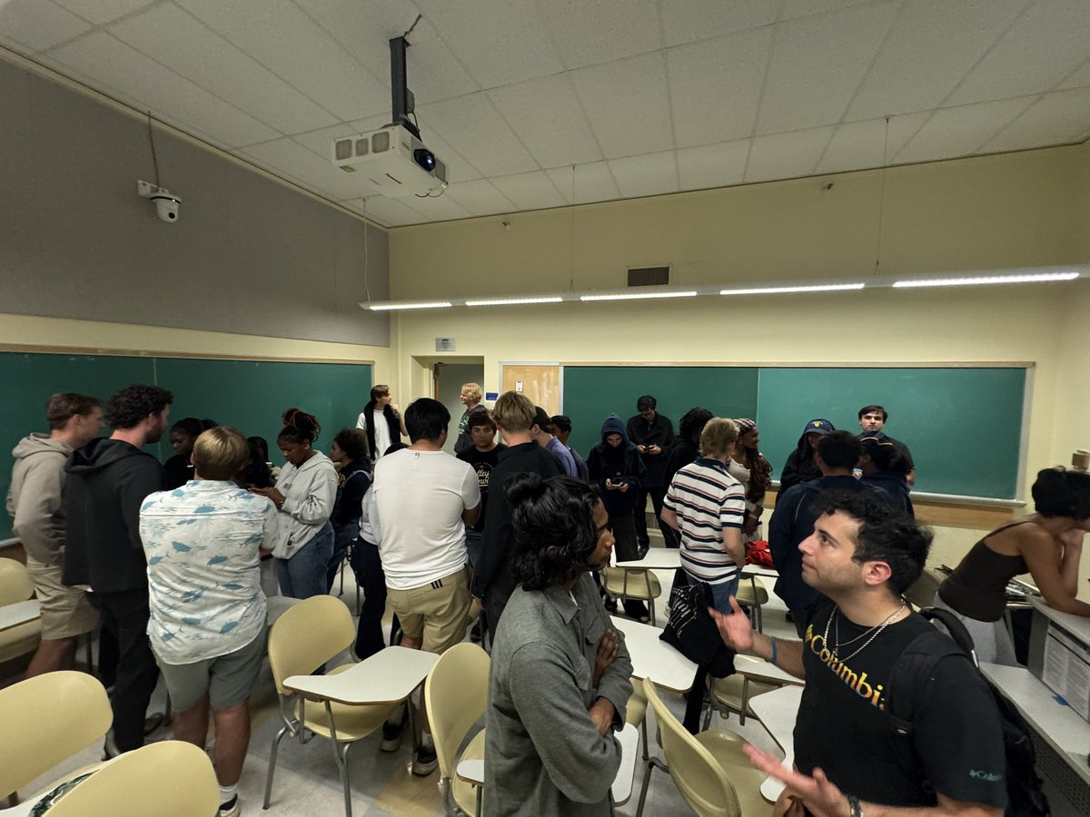 johnpaulleon27's tweet photo. We had 40+ students show up for our iconic Debate Night. TPUSA Berkeley is doing everything we can to revive Free Speech on campus.

@tpusastudents https://t.co/zdvv52AgHX