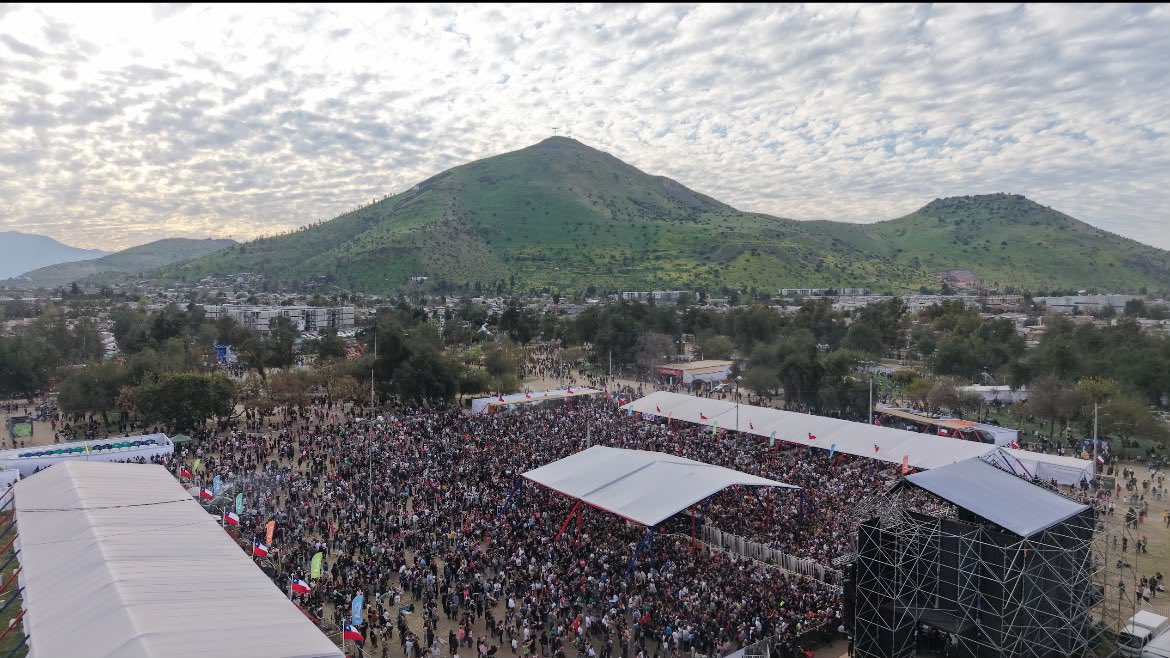 cn_castro's tweet photo. ¡Todo listo para vivir 3 días de fiesta familiar y segura en la Gran Fonda del Parque Las Palmeras de Renca! 🇨🇱

Granja educativa, pueblo de artesanos, juegos criollos, cocinerías a precios populares y una tremenda parrilla programática con artistas locales, Los Charros de Lumaco y Amar Azul.

👧🏽 Niños hasta 13 años: gratis
🎟️ Tarjeta Vecino: $1.000
🎟️ Entrada general: $5.000

Entradas en https://t.co/XIiEw8Tljw