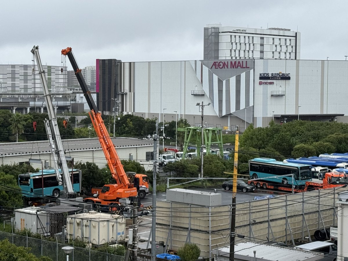 SakeTsuyan's tweet photo. 京成バス千葉セントラル
新都心営業所所属4831。
 
同営業所から搬出されていました。
約、16年間の活躍、お疲れ様でした。
#京成バス https://t.co/iJXzoYdUt2
