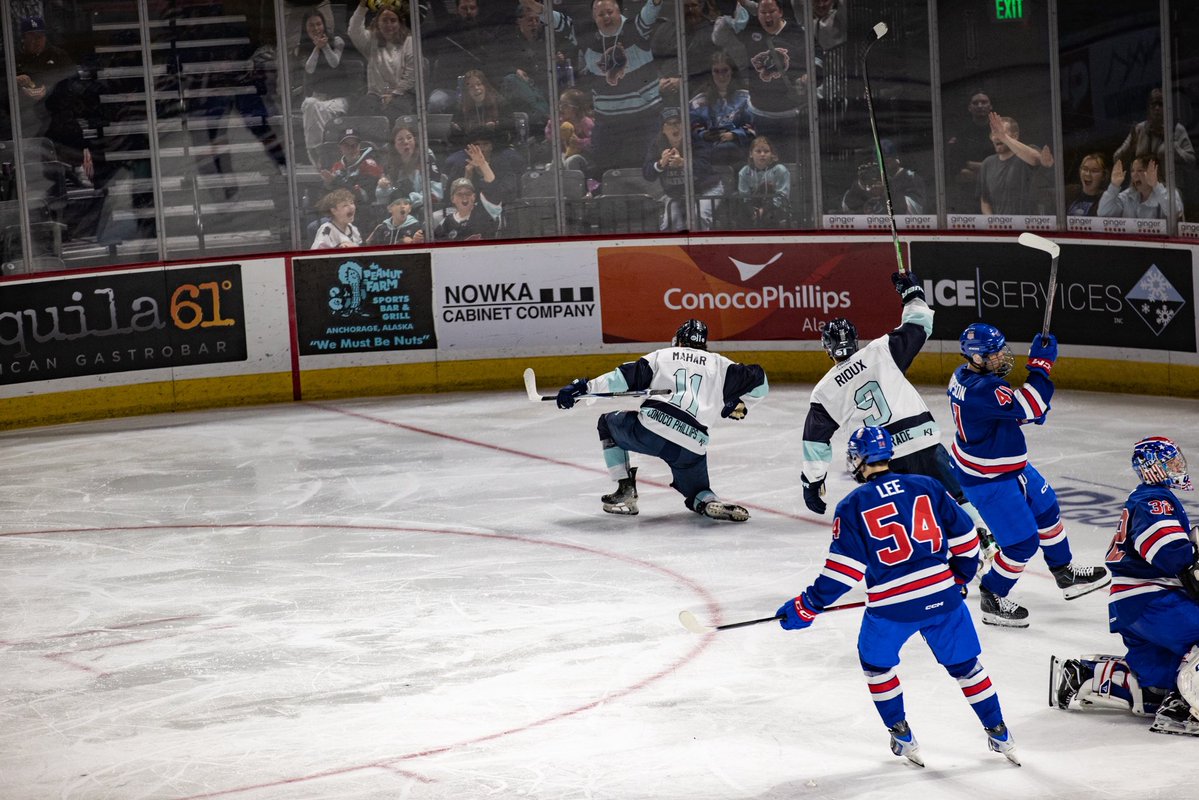 anchoragewolve1's tweet photo. The Sully was ROCKING 🔥 #LetsRage 

Next up? Regular season HOME OPENER - October 9th vs. Minnesota Wilderness https://t.co/QR6VADGINA