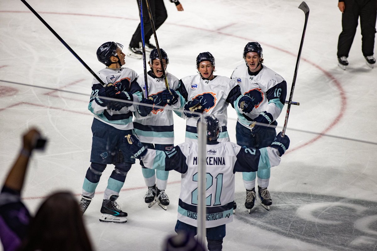 anchoragewolve1's tweet photo. The Sully was ROCKING 🔥 #LetsRage 

Next up? Regular season HOME OPENER - October 9th vs. Minnesota Wilderness https://t.co/QR6VADGINA