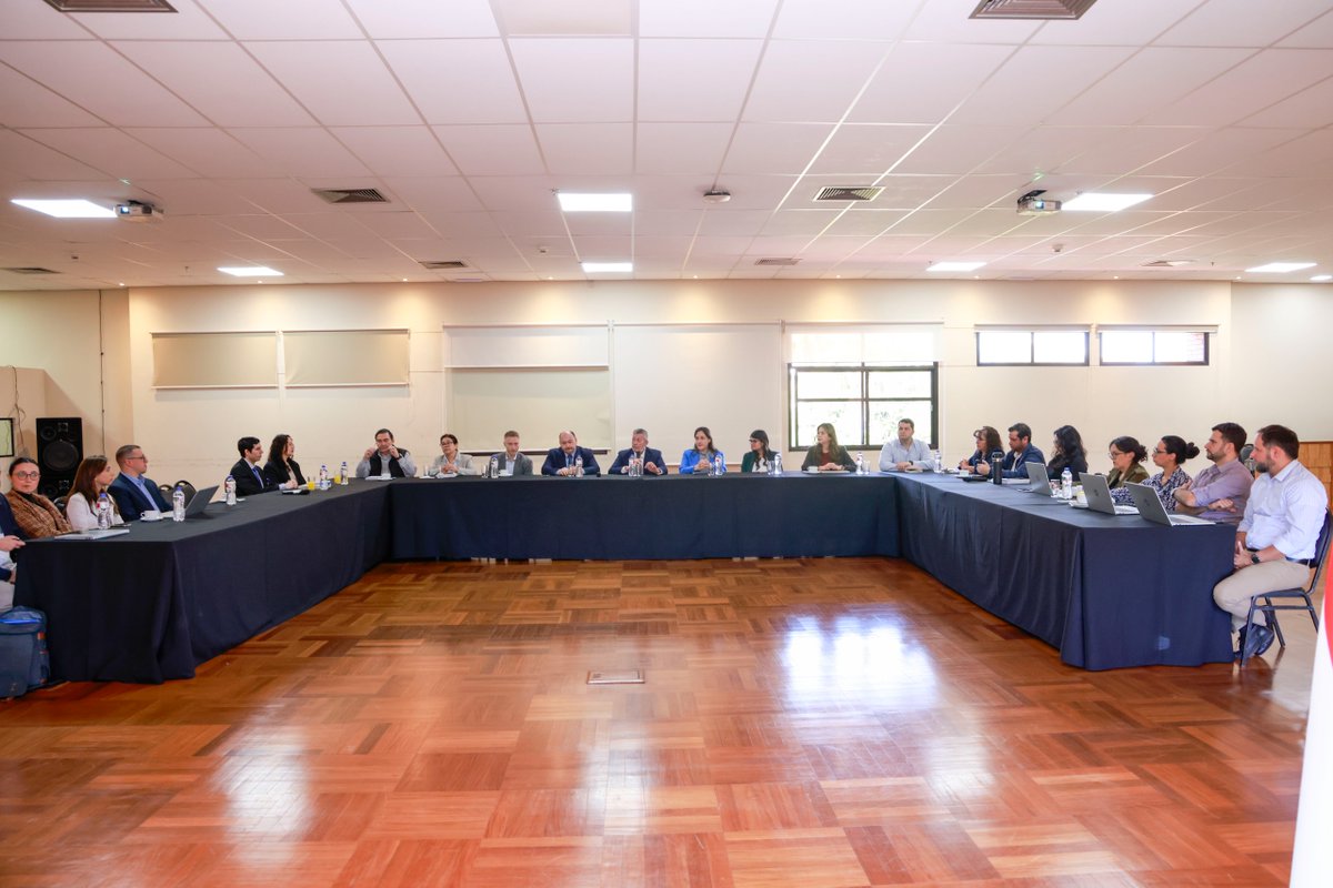 OITconosur's tweet photo. La herramienta lleva el análisis a cada empresa para identificar capacidades productivas, tecnológicas, sociales y ambientales, así como brechas y oportunidades de mejora.

En el taller participaron equipos técnicos del @MIC_PY, @MTESS_PY y @BCP_PY. https://t.co/mV3acw7ZnJ