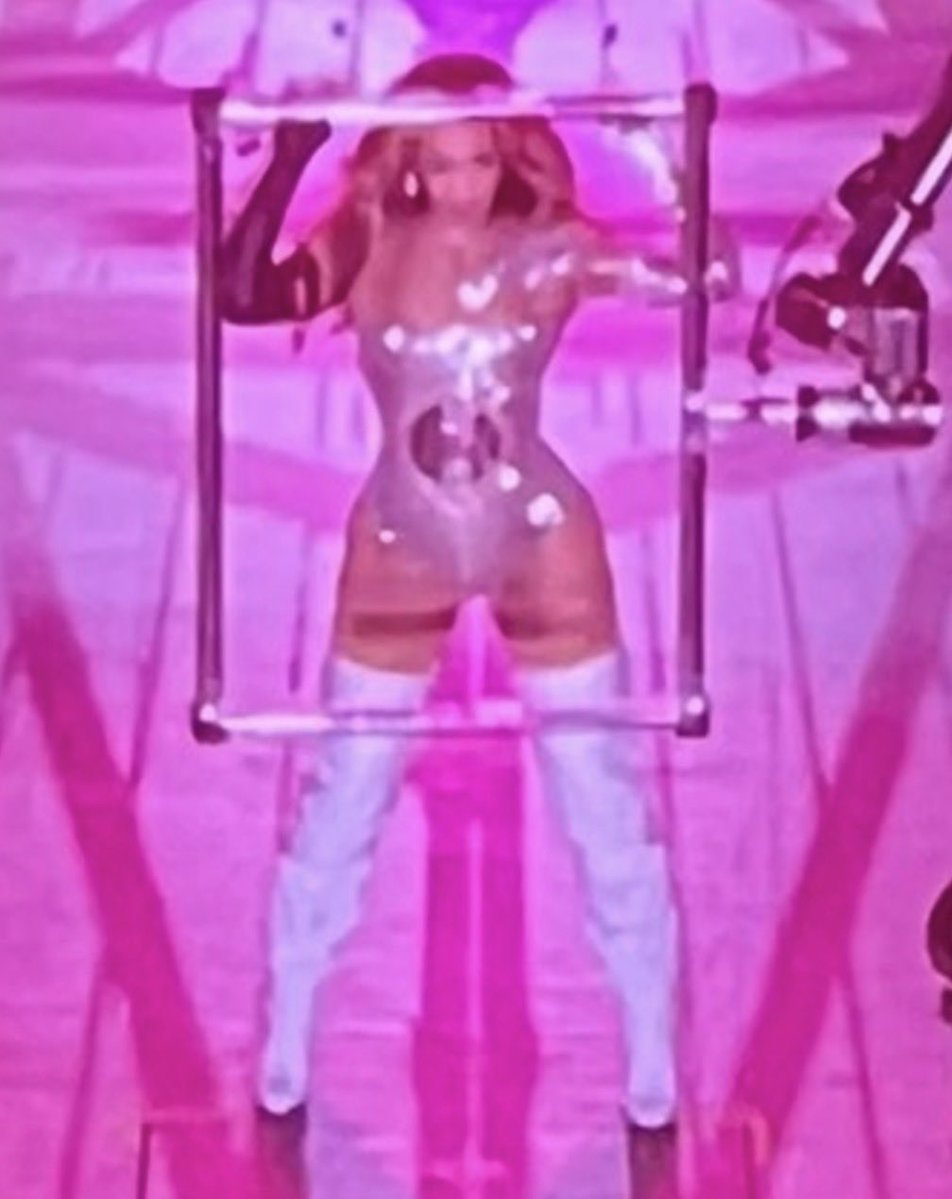 prayyouucatchme's tweet photo. when this hit the timeline during that first stockholm show https://t.co/JvQc9Ub9ya