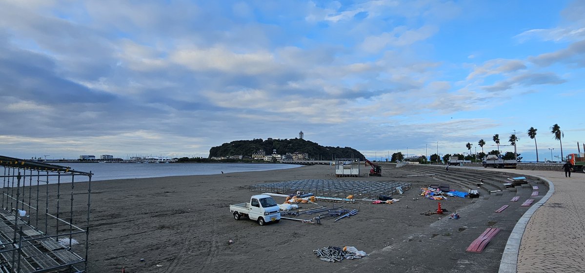 shonanheaven's tweet photo. 今朝の江ノ島東浜 https://t.co/ARAyco9GXC