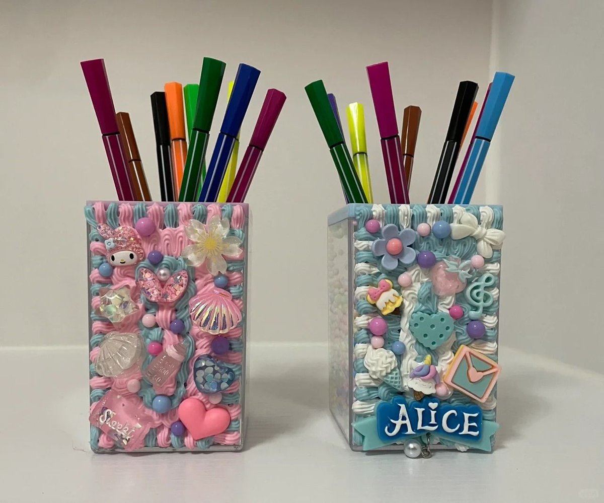 adria014532's tweet photo. Turn an old glass jar into a cute desk pen holder! No fancy tools needed—just paint, glitter and a little DIY fun https://t.co/FZFiwXfbV5