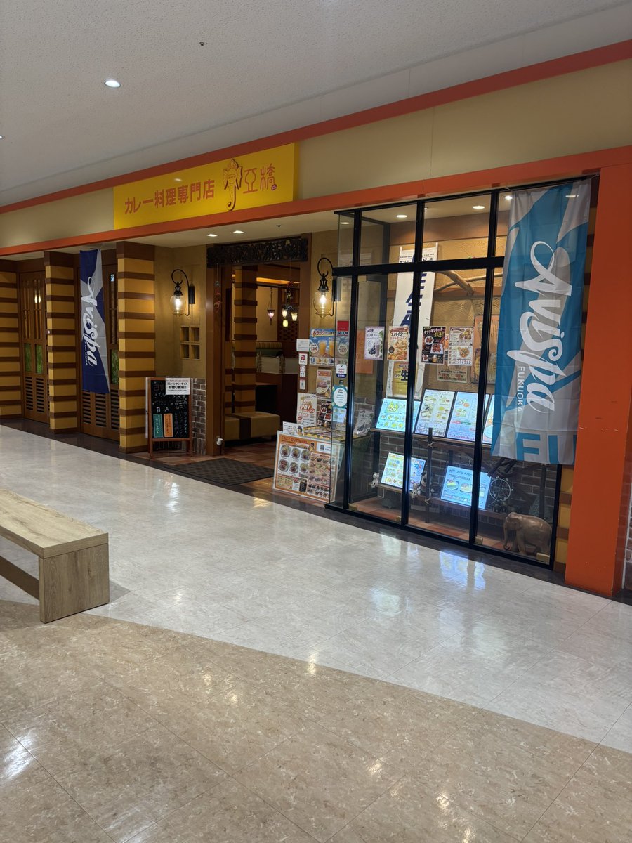 Mayu72391164's tweet photo. 今日のランチは素敵なのぼりが立ててあるアバシでチーズナンを堪能。

このとろけるチーズナンがめちゃ美味い😋

アビサポ兼フットサル仲間がこっちの店舗に移動してきたのを知ったので、これから事務所で仕事する時は通おう。

コマーシャルモール近くで食事をする予定がある方もぜひどうぞ。 https://t.co/gWKzlfGDnj