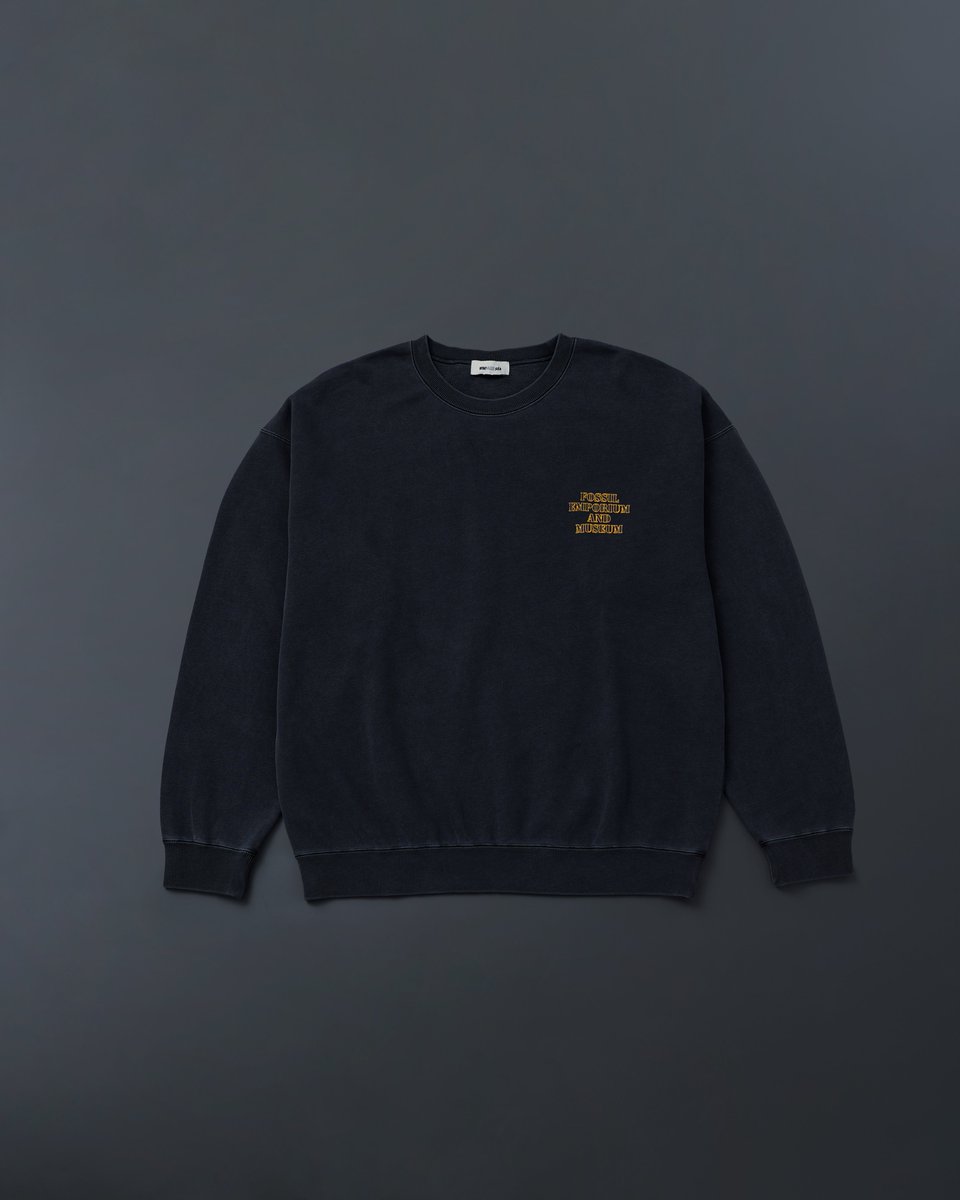 kaseki_jp's tweet photo. 買える化石博物館 x WIND AND SEA 初コラボアイテムを9/19(土)より発売🔥

買える化石博物館としても初のコラボレーション企画であり、WIND AND SEA初の🦖恐竜モチーフのスウェットと、両ブランドを象徴する定番のコラボロゴT。

FOSSIL EMPORIUM & MUSEUM x WDS [T-Rex] CREWNECK SWEAT
C.GRAY S、M、L、XL、XXL
¥17,600（税込）

FOSSIL EMPORIUM & MUSEUM x WDS TEE
BLACK S、M、L、XL、XXL
¥8,800（税込）

明日9/18（土）より東京店、福岡店の両店で販売開始です。

少量のみの展開なのでお早めに！
https://t.co/nvKo7LivNG