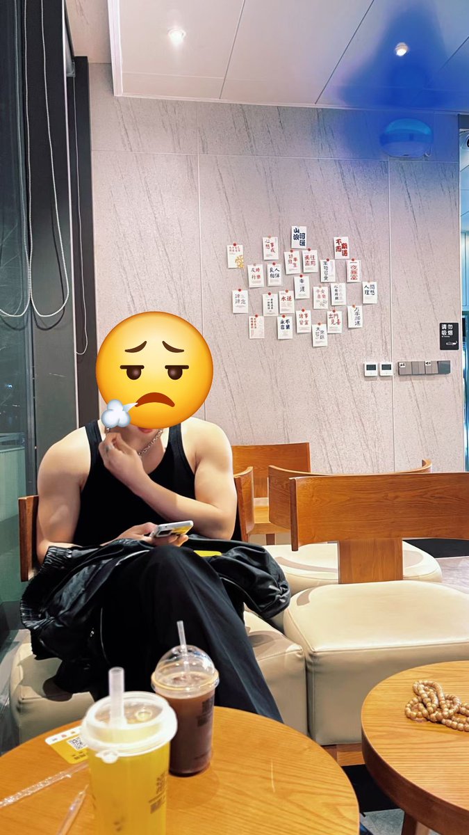 Xatesut's tweet photo. 玩X没招来少妇倒是把gay招来了  服了哥们铁直男🙃🙃 #西安 #少妇 #直男肌肉教练 https://t.co/iyPfQ21n6F