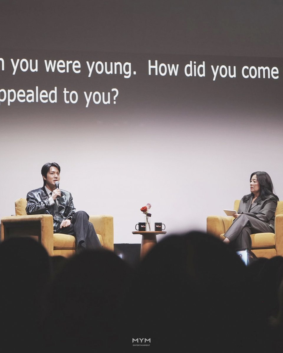ActorLeeMinHo's tweet photo. [#LEEMINHO]

2026 토론토국제영화제 두 번째 날! 😎
ICW(In Conversation With…) 현장에서 팬 여러분과
그 어느 때보다 가까이 호흡한 민호 배우!

다정한 눈빛, 깊이 있고 진솔한 입담,
장내를 가득 채운 팬 여러분의 사랑으로 차올랐던 60분💖

무대 위에서 한층 더 빛났던 민호 배우의 모습,
지금 바로 만나보세요 🎬✨

Day 2 at the 2026 Toronto International Film Festival! 😎 
Lee Minho connected closer than ever with fans at the ICW (In Conversation With…) event!

60 minutes filled with tender eyes, deep and honest conversations, and the overwhelming love from fans that packed the venue💖

Check out Minho shining even brighter on stage, right now 🎬✨

#이민호 #암살자들 #MINOZ #MYMENTERTAINMENT