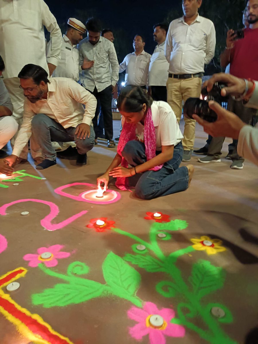 UP_MYBAligarh's tweet photo. Activities under Seva pakhwada program @MYBharatHQ @mybharat_up #NashaMuktYuva https://t.co/gTWwuzwvIg