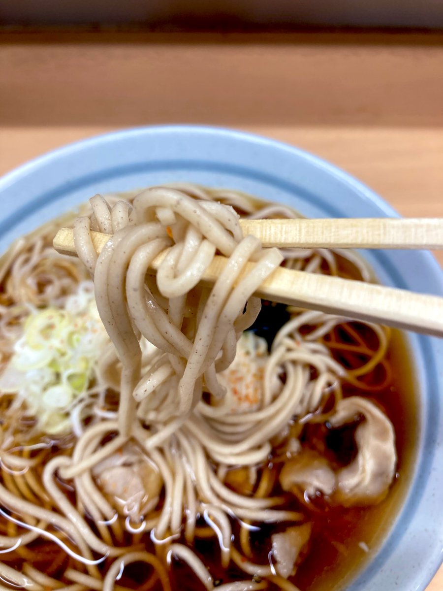 soba_addiction's tweet photo. 爽亭@池袋駅

豚肉生姜そば 600円

ここはツユが熱くて良いですね🙆
ご馳走様でした🙏

#蕎麦 #立ち食いそば #爽亭 https://t.co/Cwq9H2F1xp