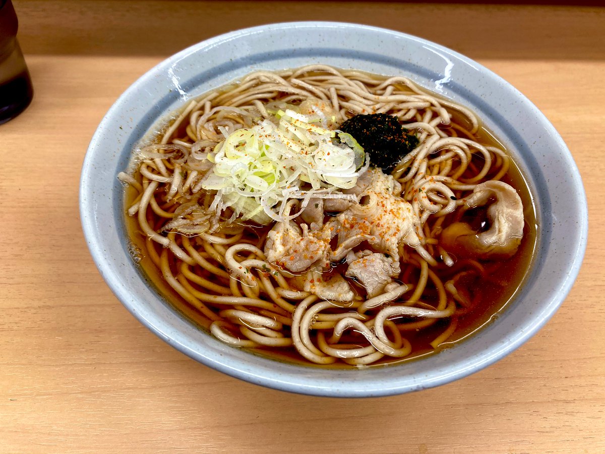 soba_addiction's tweet photo. 爽亭@池袋駅

豚肉生姜そば 600円

ここはツユが熱くて良いですね🙆
ご馳走様でした🙏

#蕎麦 #立ち食いそば #爽亭 https://t.co/Cwq9H2F1xp