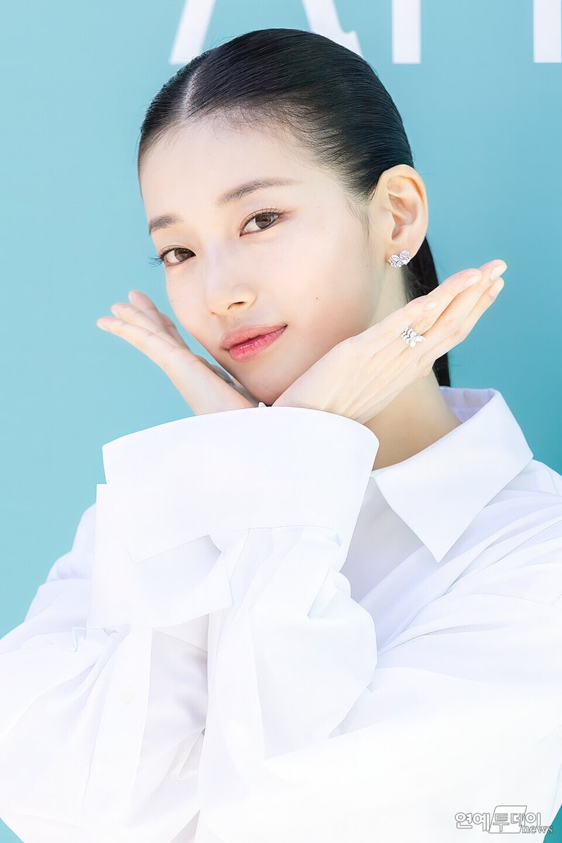 tvj2000's tweet photo. [today포토] #수지 #Suzy, '나 어때?' #아누아 #Anua

📸 https://t.co/F1G4ocnLkj https://t.co/RzGEdw1nCH