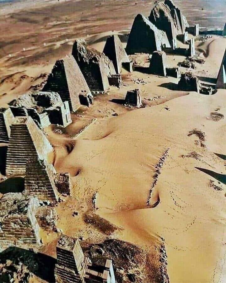 SudaneseCulture's tweet photo. Assalamu'Alaikum &amp; Have A Blessed Friday From the Land of Civilizations. 
Sudan 

#SudaneseCulture 
#ثقافة_سودانية https://t.co/kJXCbrJe86