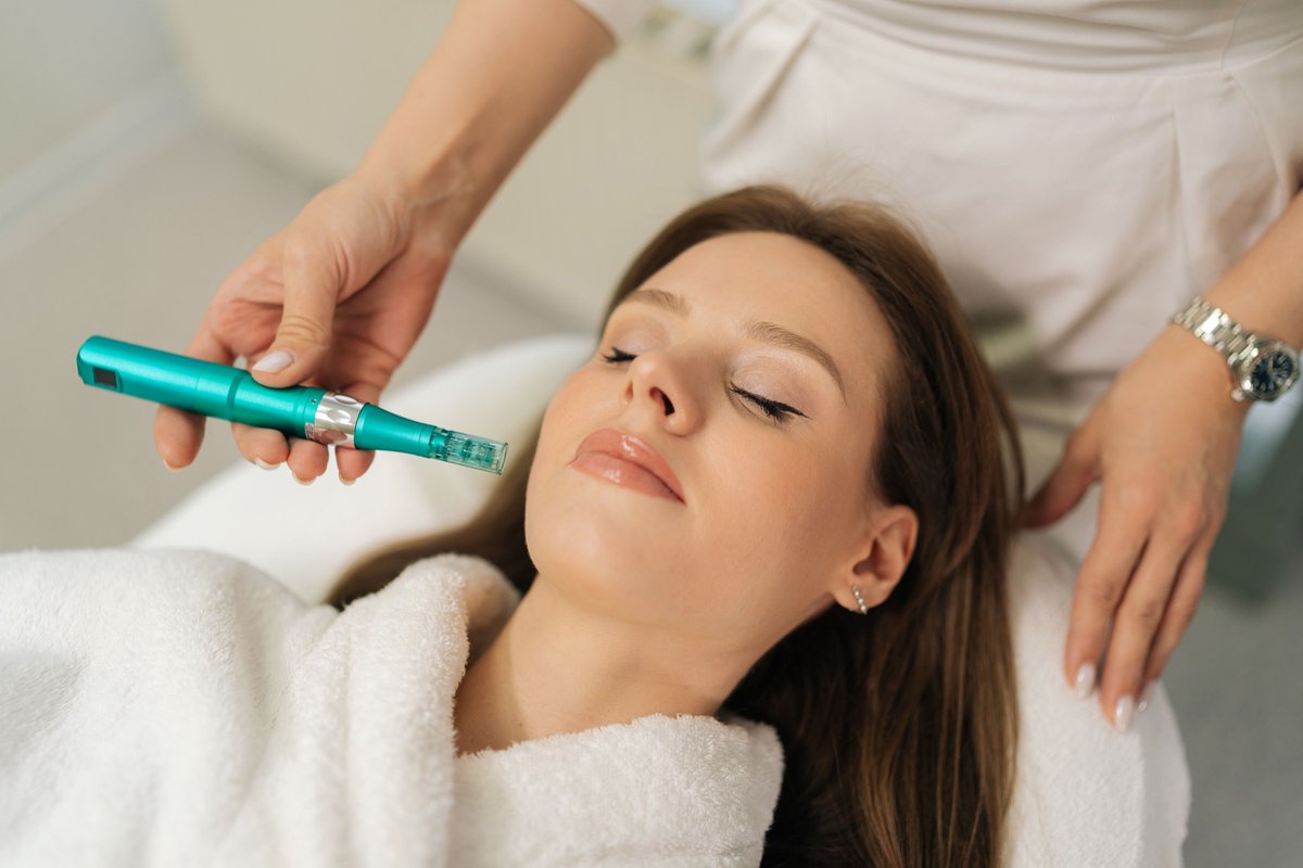 Highnessmedspa's tweet photo. Achieving smoother skin is a science. Microneedling triggers your body's natural collagen production to revise the appearance of scars. At Highness Med Spa, our board-certified experts provide precision care for optimal results. How has skin treatment helped you? 

#eyebrowslift https://t.co/pezgpJIJa6