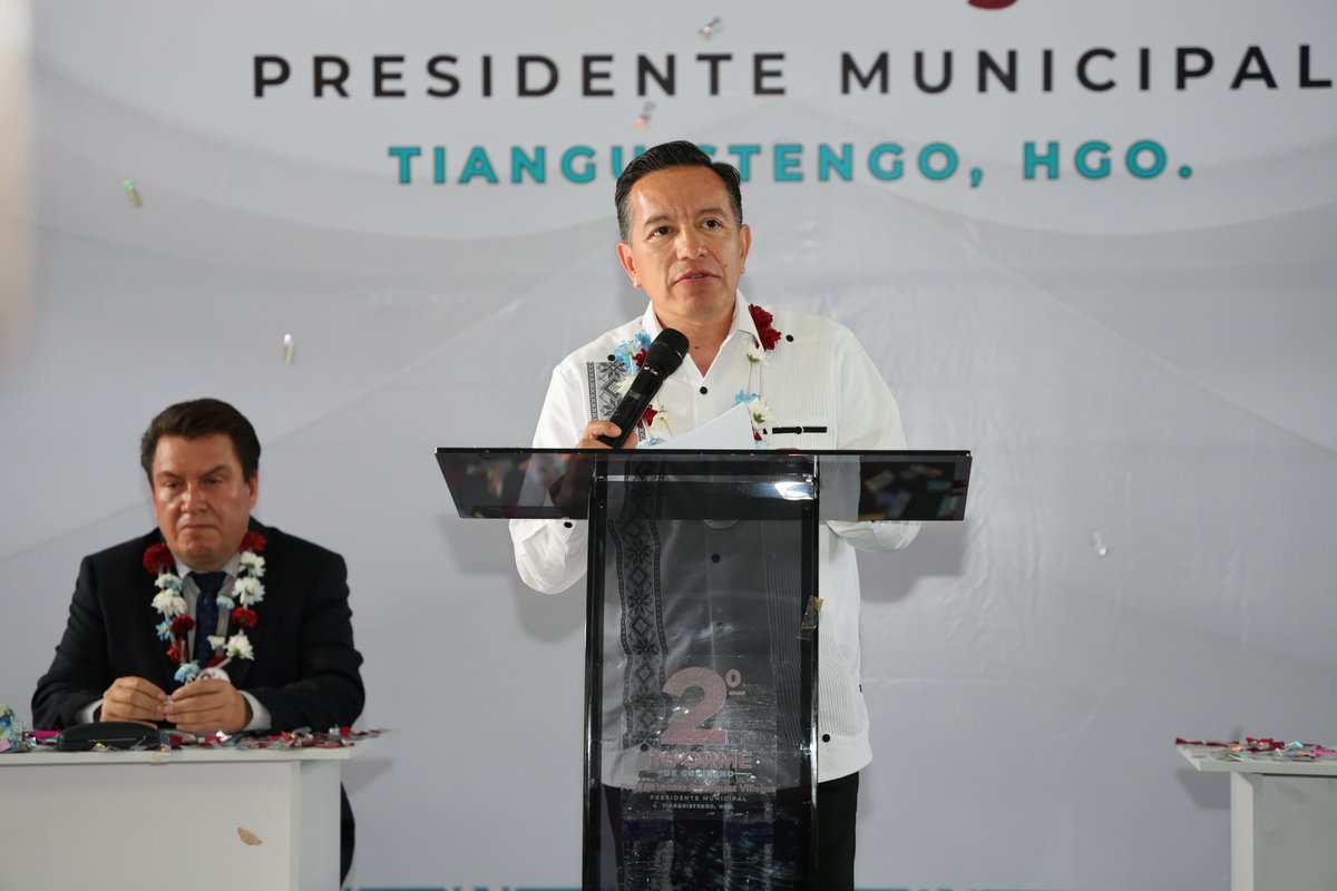 Sedeco_Hgo's tweet photo. En representación del gobernador, @juliomenchaca_, nuestro titular @CarlosHenkelE asistió al 2º Informe de Gobierno del presidente municipal de Tianguistengo, Febronio Rodríguez.
​Ante cientos de familias, se destacaron los avances alcanzados mediante la estrecha colaboración https://t.co/gWSvenjSv9