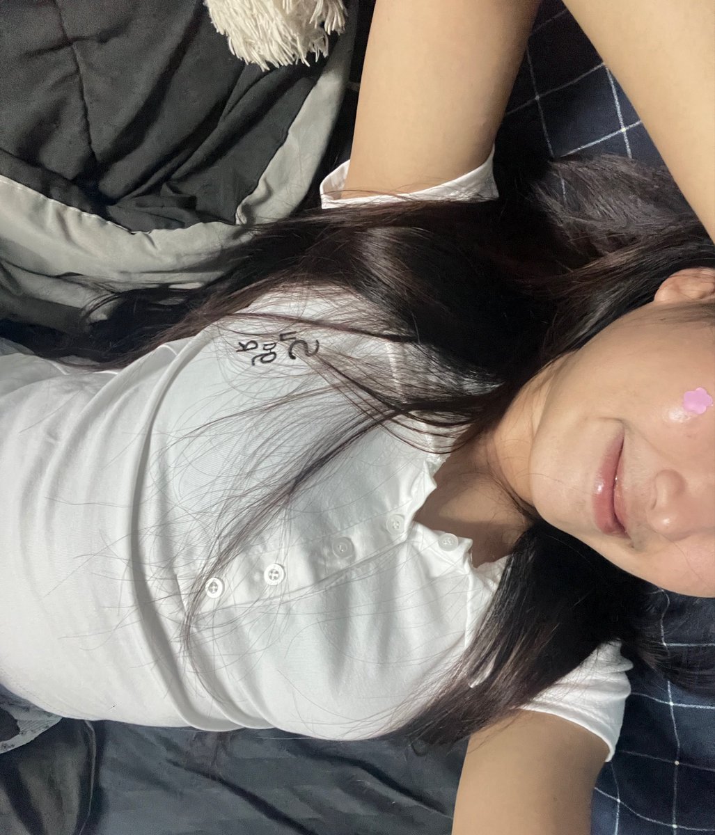 NotAvailab1q's tweet photo. นอนไม่หลับเพราะขาดคนกอดดดด 🫂 https://t.co/HgxVwnysKn