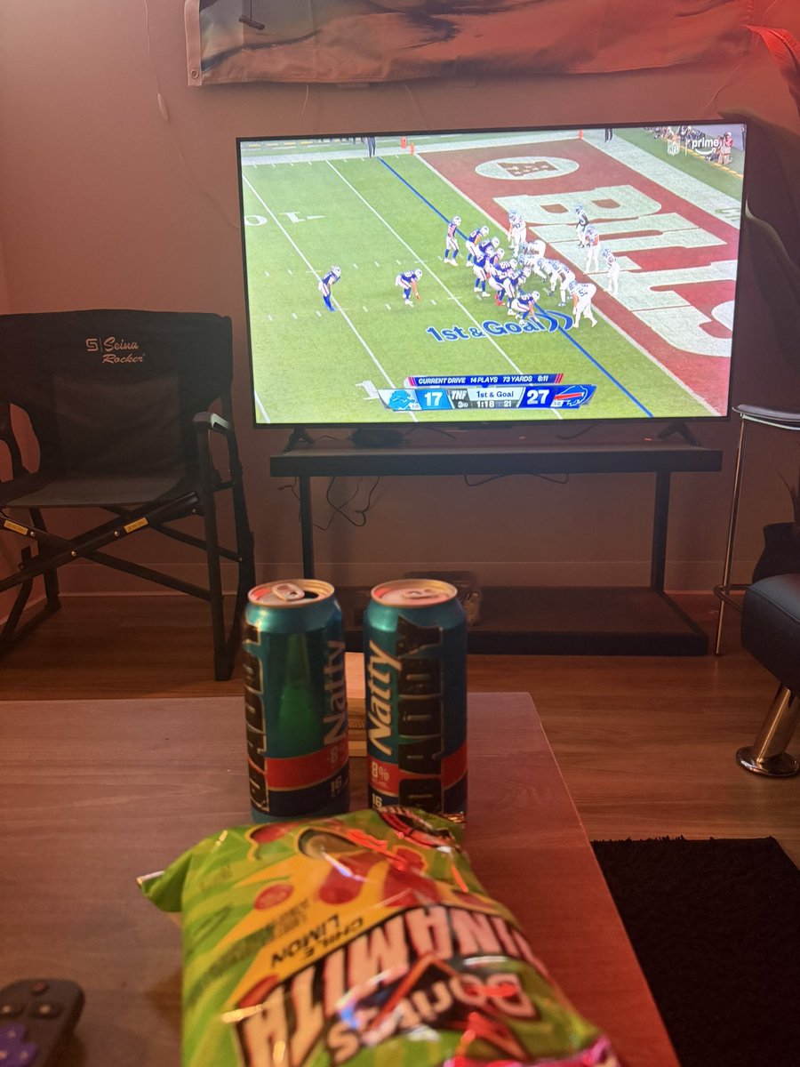 therealgronkler's tweet photo. Some red 40 with a side of angels https://t.co/xnTfNxyvDL