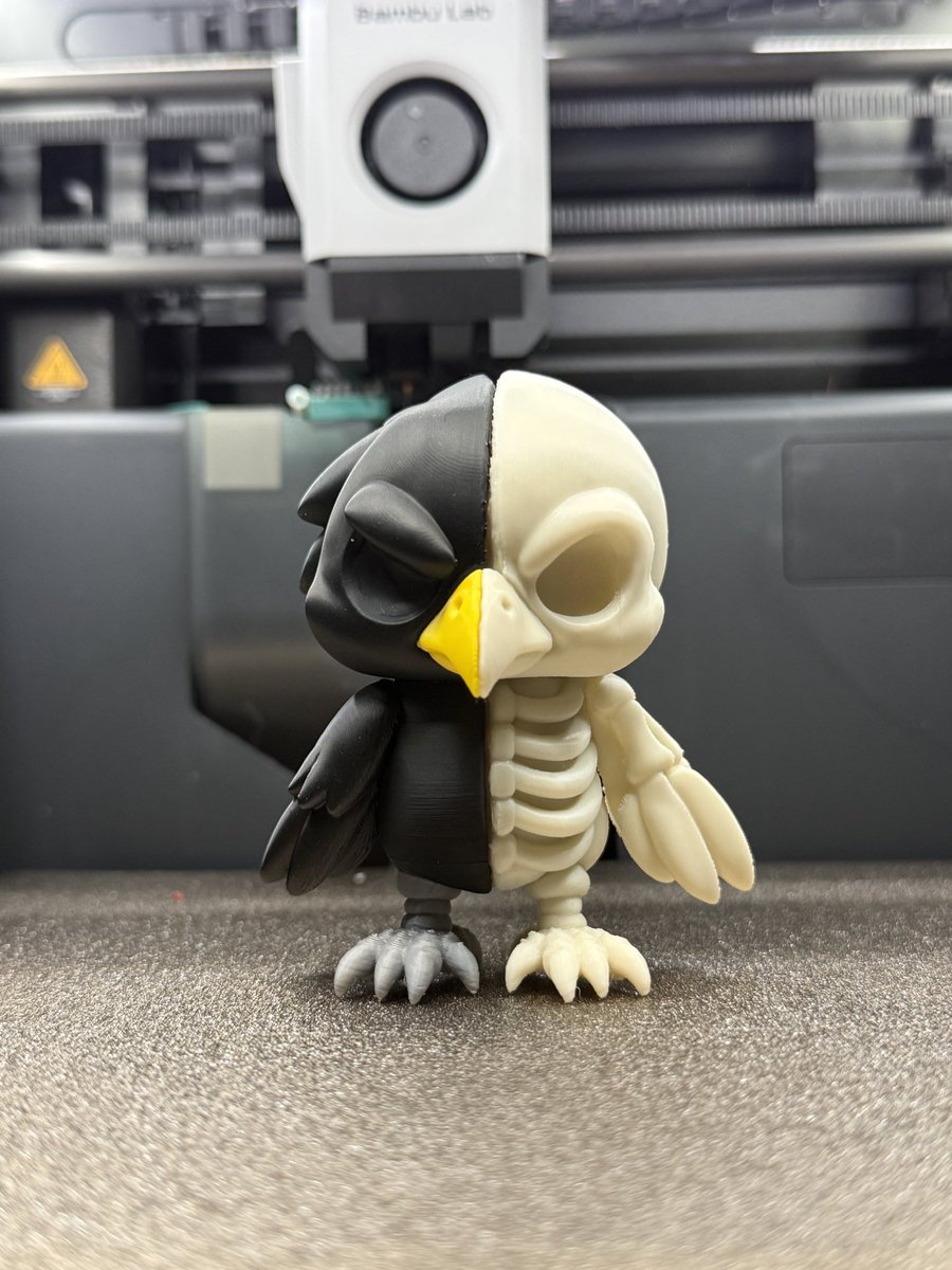 CROWMakerjp's tweet photo. こちらが正面です🐦⬛✨
新しい造形スタイル👻
#CROWMaker
#Halloween https://t.co/Norbd7JvQB