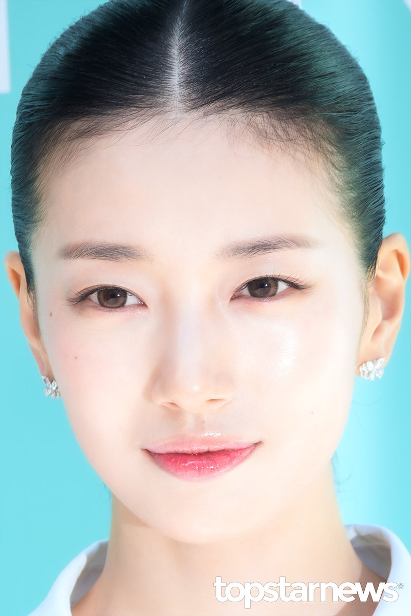TSN_PHOTO's tweet photo. [HD포토] 수지, ‘클로즈업을 부르는 비주얼’ (아누아 포토콜) #수지 #SUZY #아누아 #Anua #포토월 #프리뷰 https://t.co/qGZjUHNEzl <- Original Photo https://t.co/JI6kPvPKex