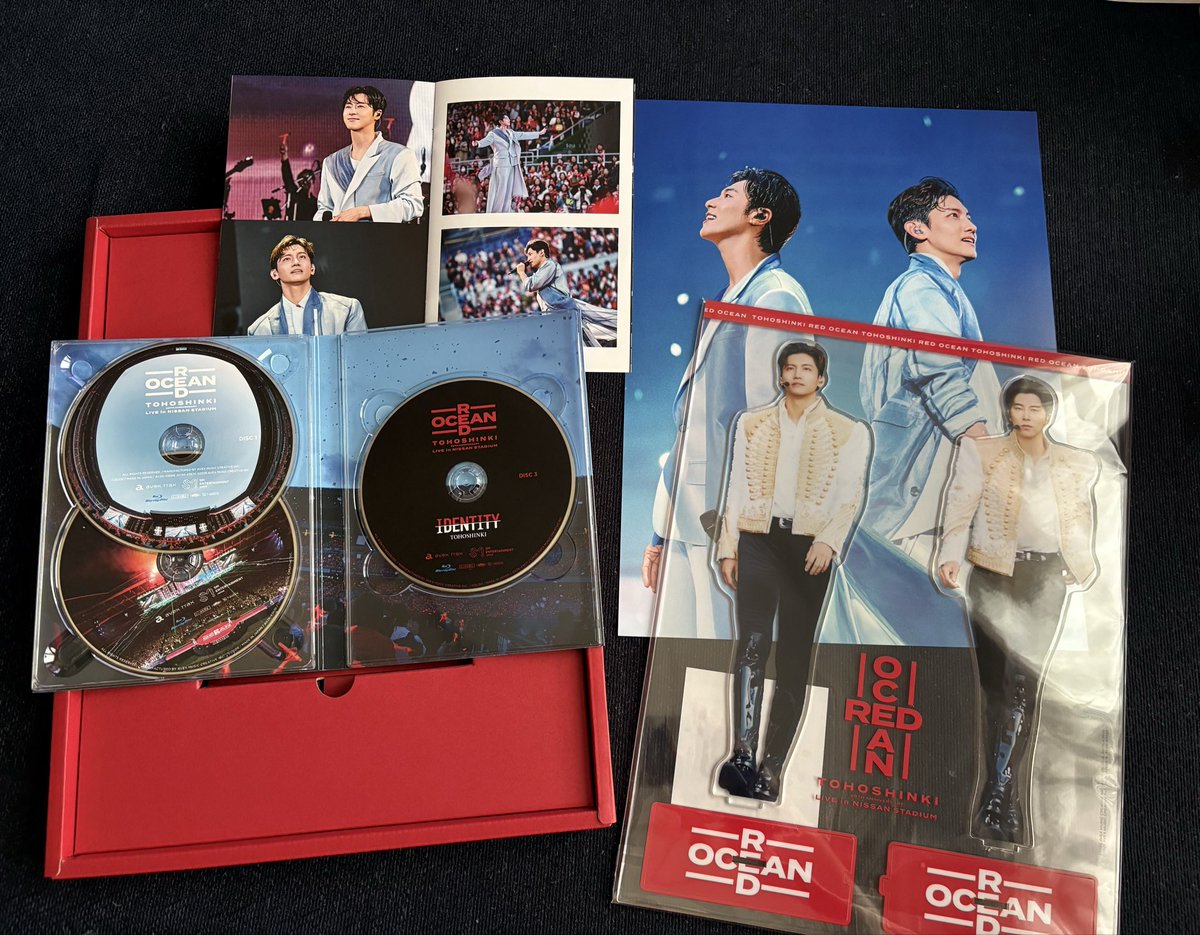 pualanicoco's tweet photo. 来たきた！フラゲ〜！！
RED OCEANが蘇る😭✨
しかしアクスタの大きさに
改めて驚き🫢
恥ずかしくて飾れなーい🤣
さっ、💿じっくり見始めよう！！

#東方神起
#20thANNIVERSARY日産スタジアム https://t.co/nHnjIZPz4M