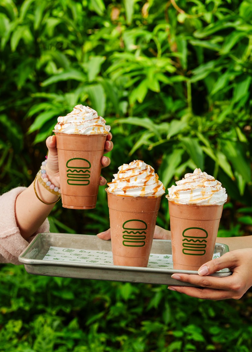 ShakeShack_Ph's tweet photo. It's Friyay! You deserve to treat yourself to our limited-edition Chocolate Salted Caramel Shake—handspun with rich chocolate frozen custard, salted caramel, and brownie batter blend. 🥤

Consider this your official sign to drop everything and treat yourself. https://t.co/zNurcBpuxv